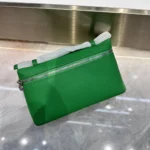 ⁦حقيبة يد جديدة من الجلد الطبيعي LP19 لحمل الهاتف المحمول للنساء. حصرية للنساء، بتصميم فاخر وشكل أنيق وصغير الحجم.⁩ - الصورة ⁦16⁩